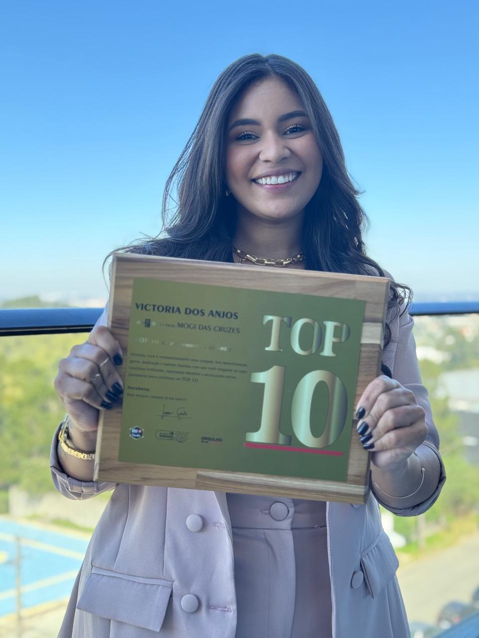 Vitória Gomes com reconhecimento Top 10